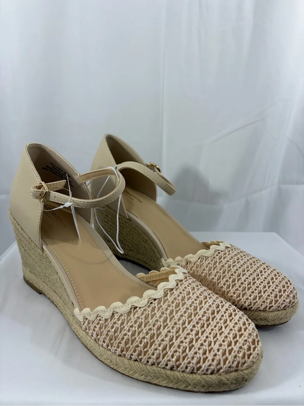 NWT Liz Claiborne Women’s Size 11 Cream Ankle-Strap Espadrille Wedge Sandals